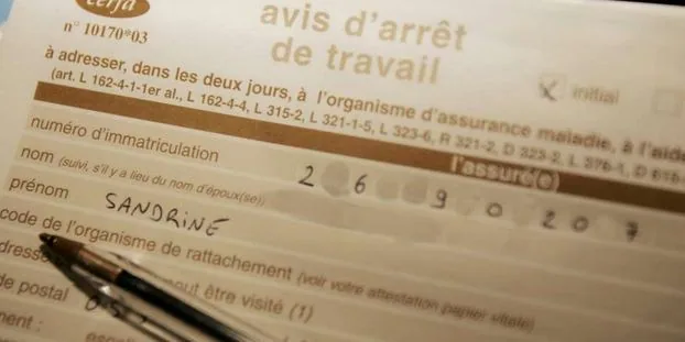 Que faire si mon employeur me fait travailler pendant mon arrêt maladie ?