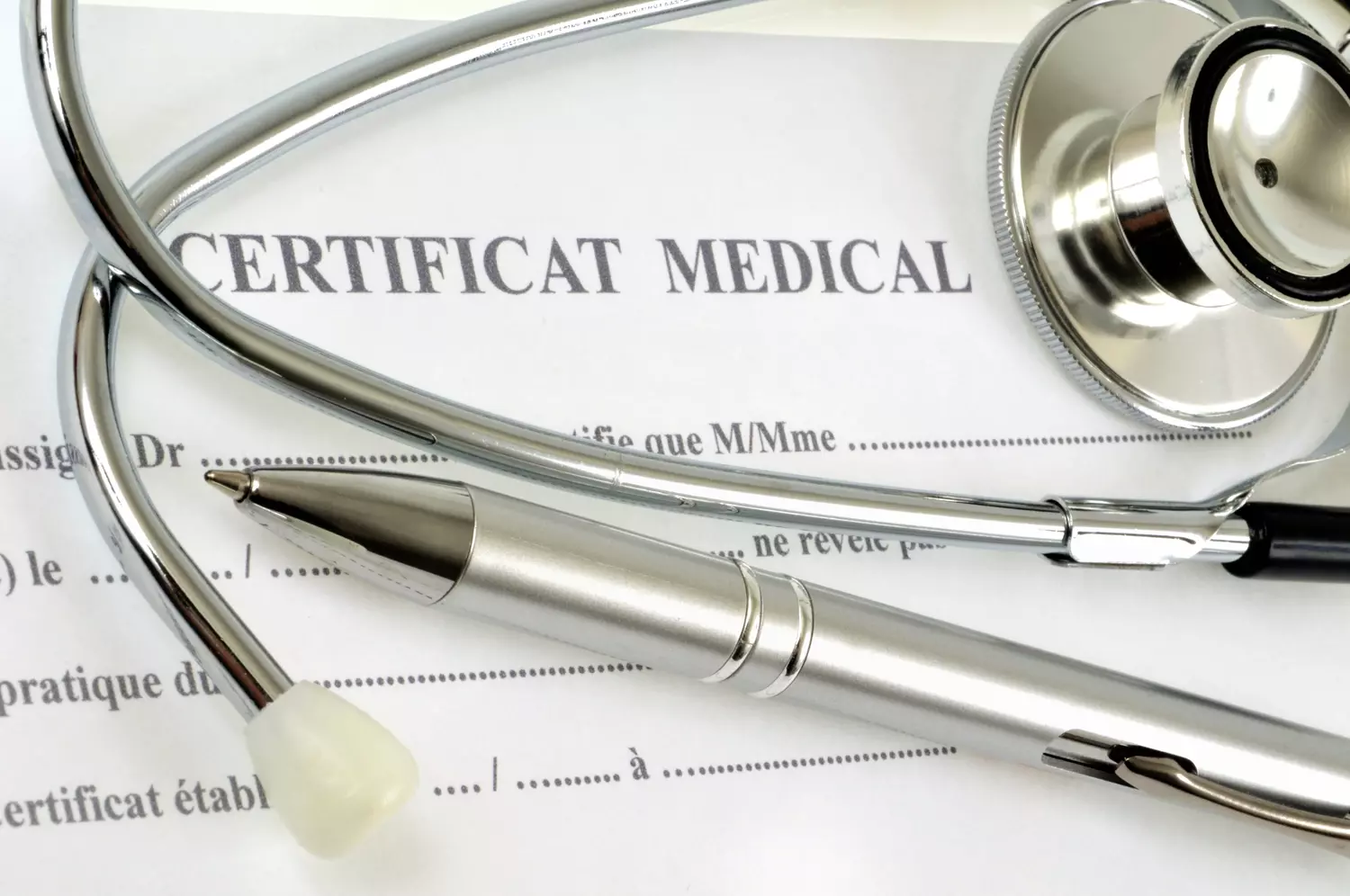 Votre enfant est malade dois-je justifier de cette absence auprès de l'école par un certificat médical ?