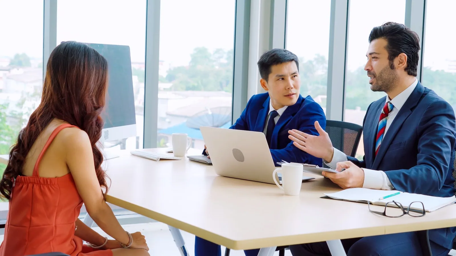 Un recruteur peut-il contacter votre ancien employeur sans autorisation avant votre embauche ?