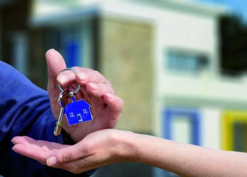 Je vis dans un HLM, mes parents peuvent-ils me transmettre le bail du logement ?