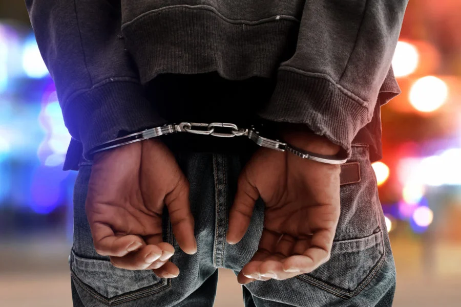 Dans quels cas peut-on me passer les policiers peuvent-ils me mettre les menottes?