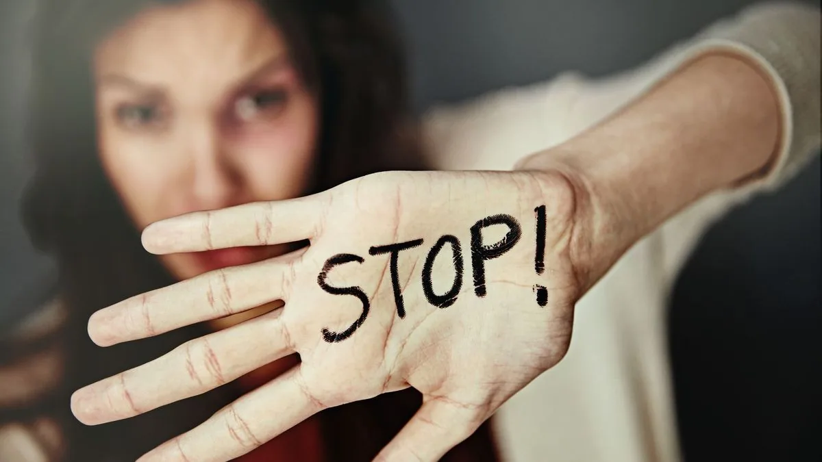 Un médecin doit-il signaler des violences conjugales sans l'accord de la patiente victime ?
