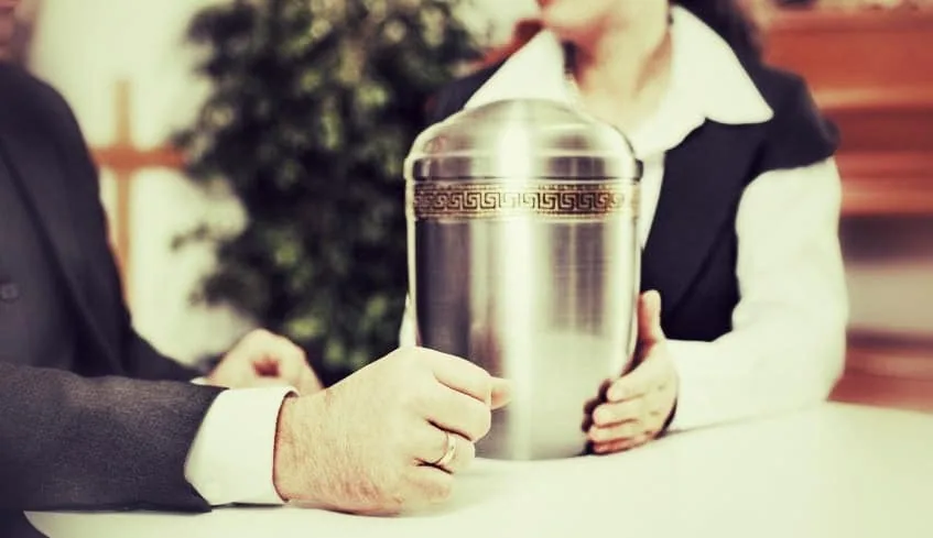 Avez-vous le droit de disperser les cendres d'un proche n'importe où?